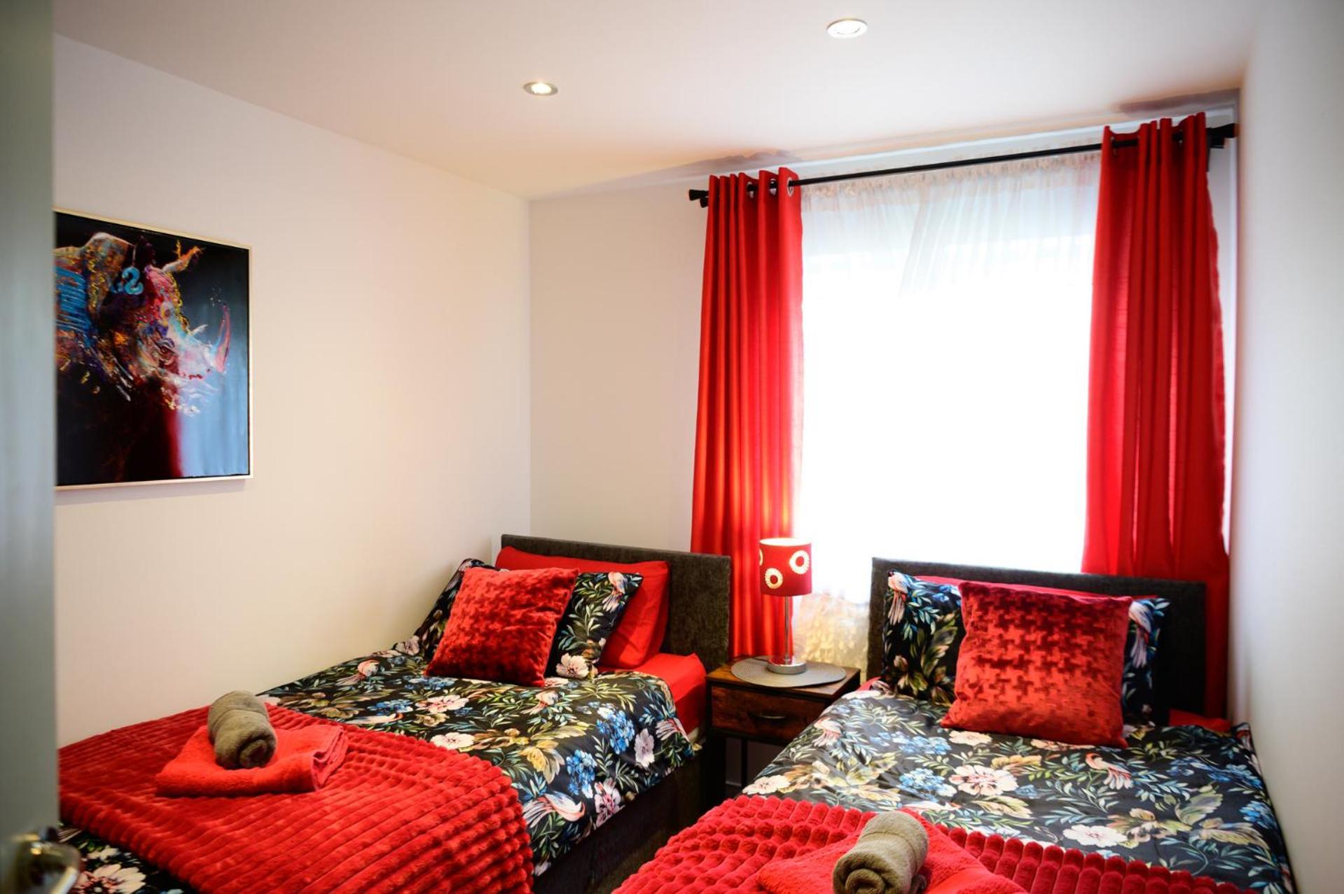 Strelley House 2- Spacious With Free Off-street Parking, Wifi 500mb & Netflix, Close To M1 Jct26 Family & Contractor Friendly Nottingham