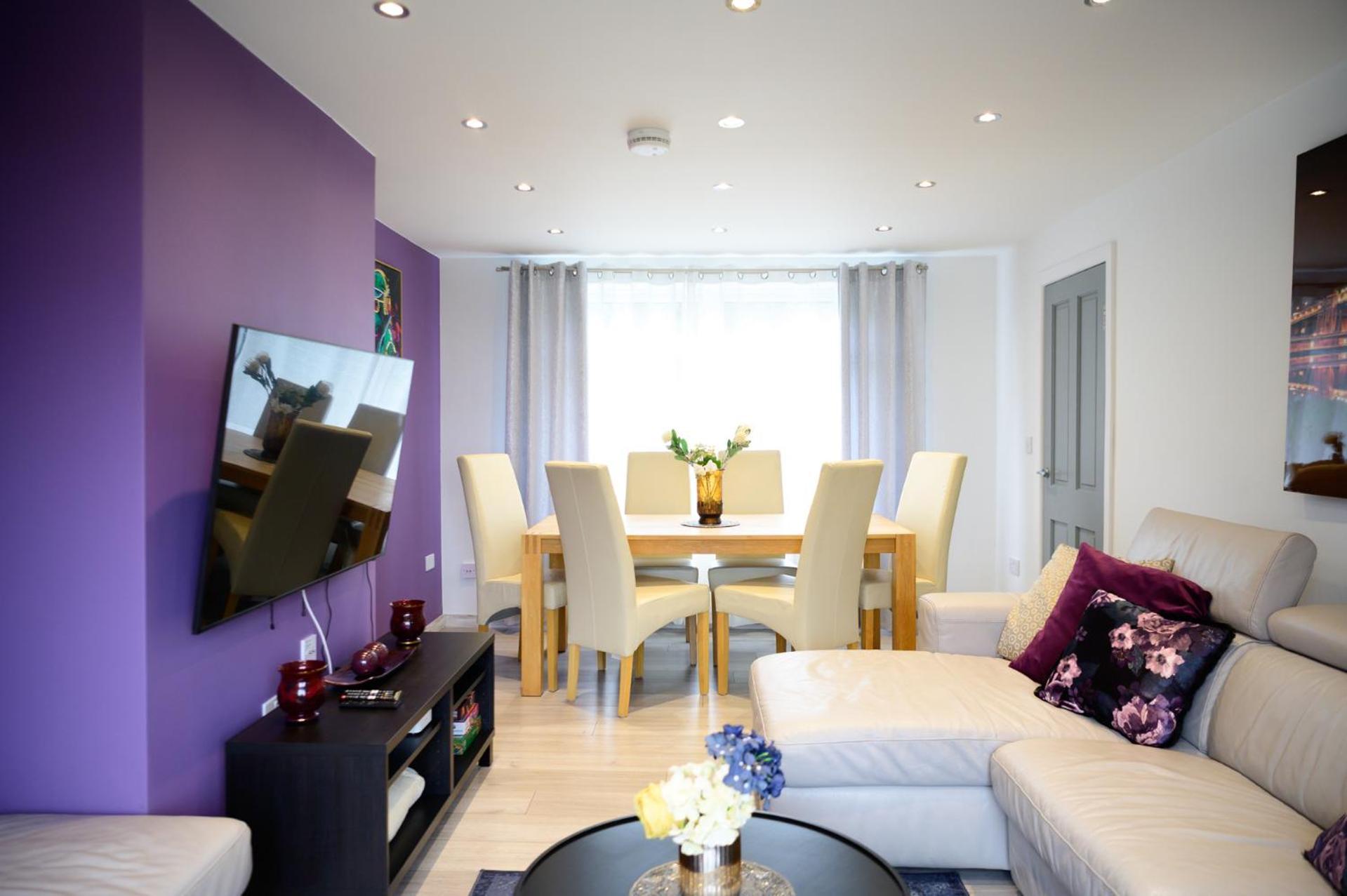 Strelley House 2- Spacious With Free Off-street Parking, Wifi 500mb & Netflix, Close To M1 Jct26 Family & Contractor Friendly * Nottingham