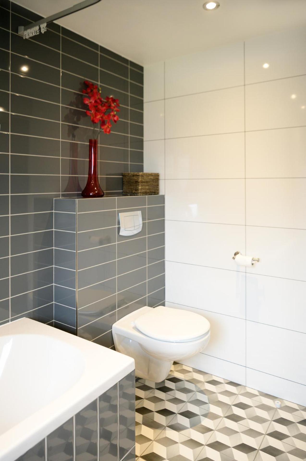 Strelley House 2- Spacious With Free Off-street Parking, Wifi 500mb & Netflix, Close To M1 Jct26 Family & Contractor Friendly *