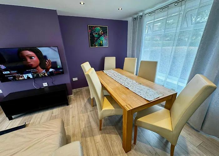 Strelley House 2- Spacious With Free Off-Street Parking, Wifi 500Mb & Netflix, Close To M1 Jct26 Family & Contractor Friendly