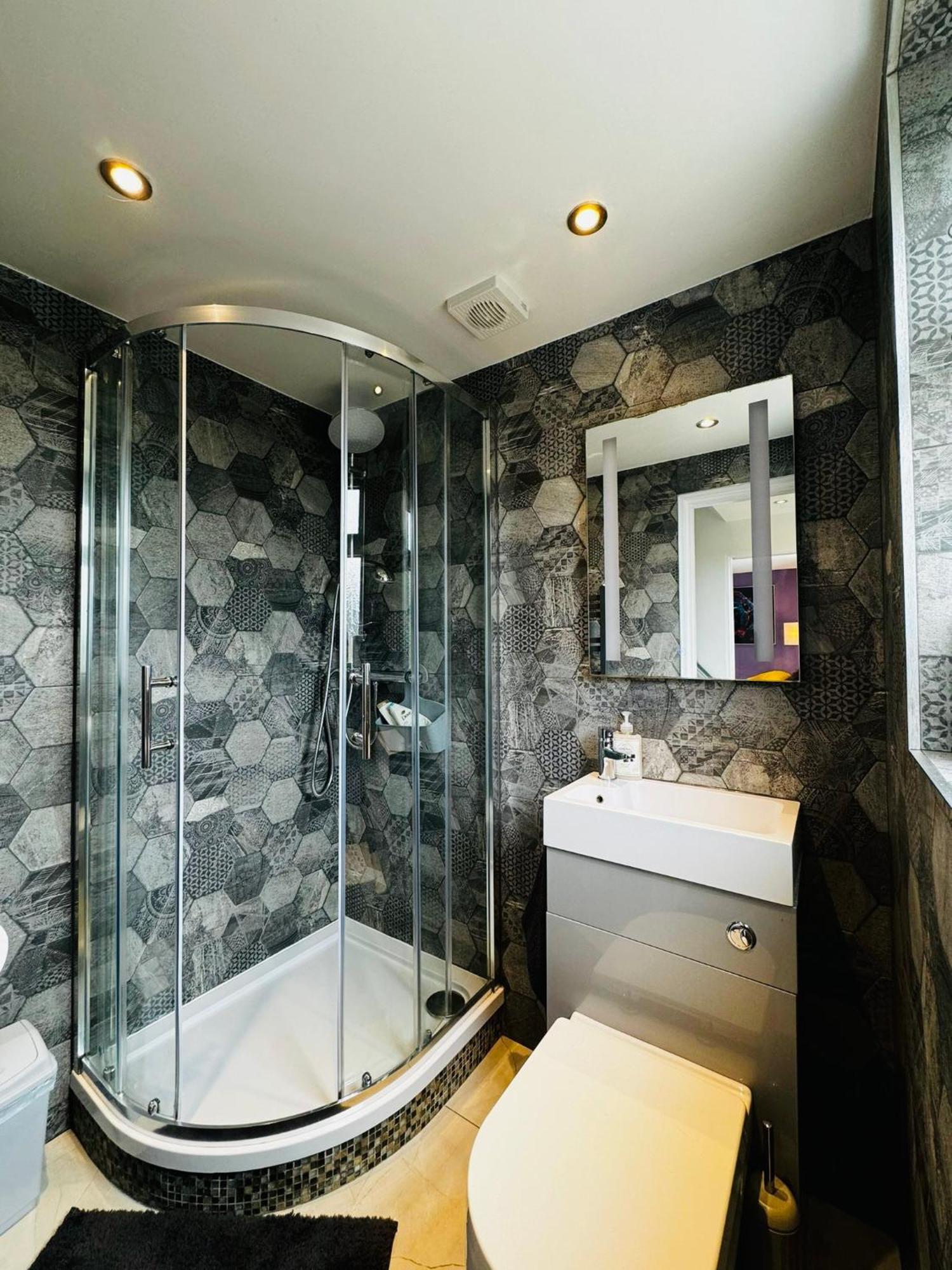 Strelley House 2- Spacious With Free Off-street Parking, Wifi 500mb & Netflix, Close To M1 Jct26 Family & Contractor Friendly Дом отдыха Ноттингем