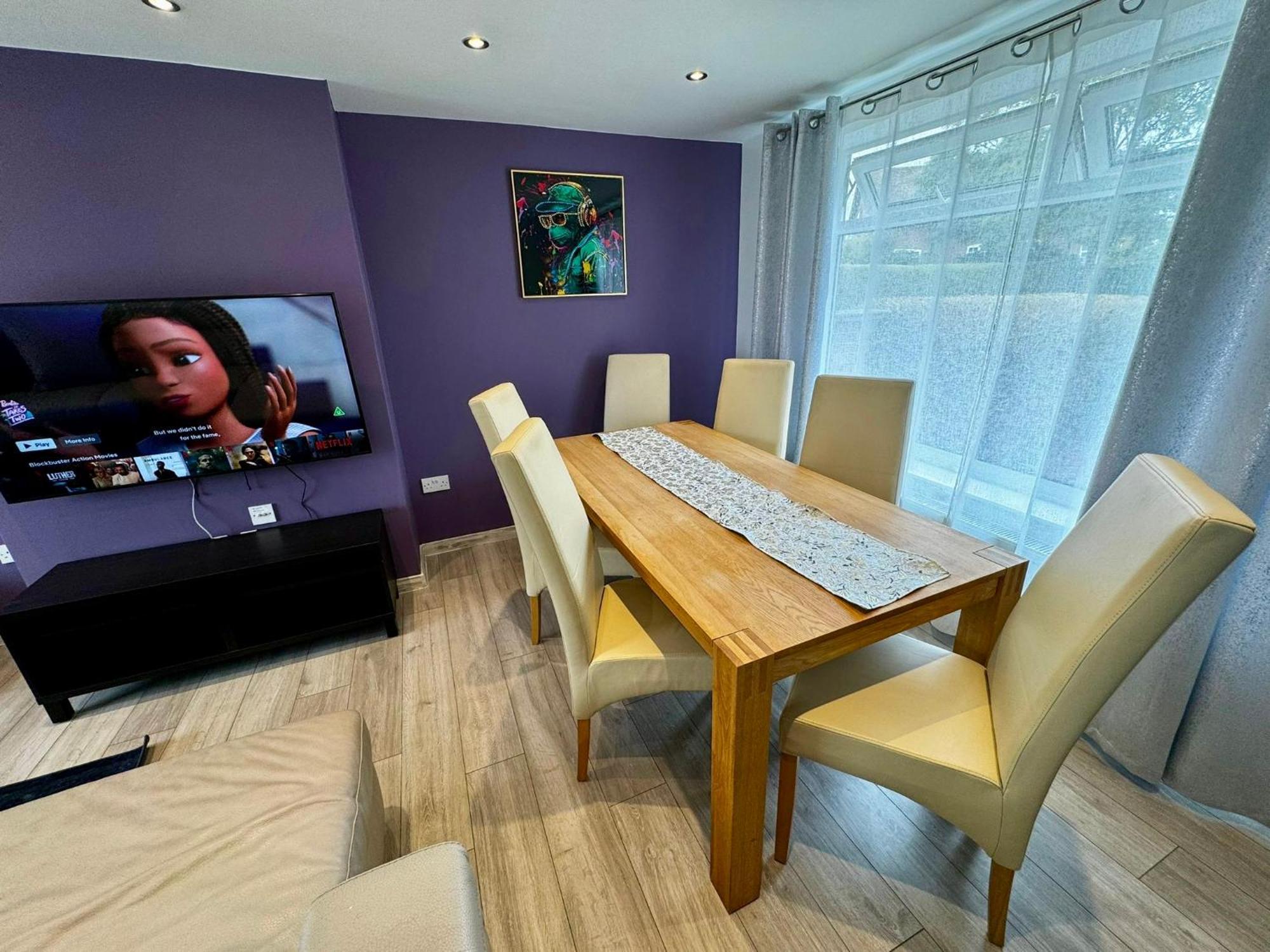 Strelley House 2- Spacious With Free Off-street Parking, Wifi 500mb & Netflix, Close To M1 Jct26 Family & Contractor Friendly Дом отдыха