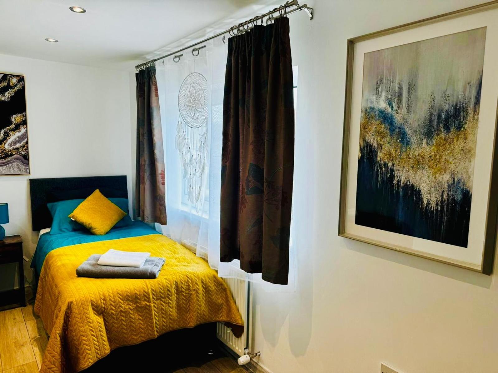 Strelley House 2- Spacious With Free Off-street Parking, Wifi 500mb & Netflix, Close To M1 Jct26 Family & Contractor Friendly Дом отдыха Ноттингем