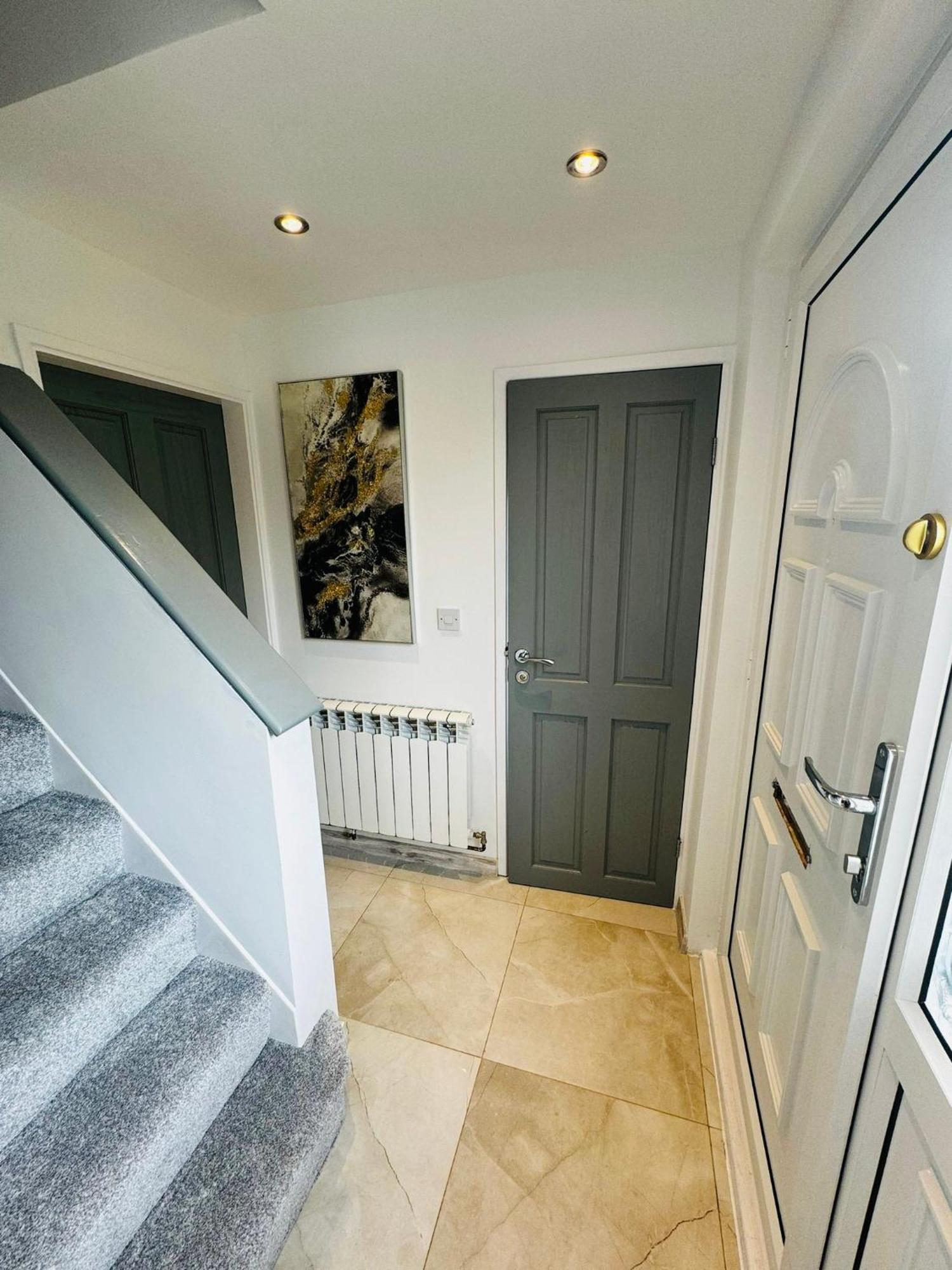 Ferienhaus Strelley House 2- Spacious With Free Off-street Parking, Wifi 500mb & Netflix, Close To M1 Jct26 Family & Contractor Friendly *