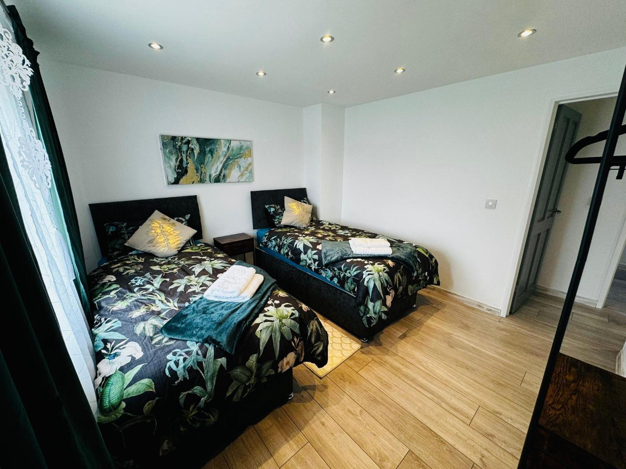 Strelley House 2- Spacious With Free Off-street Parking, Wifi 500mb & Netflix, Close To M1 Jct26 Family & Contractor Friendly Дом отдыха