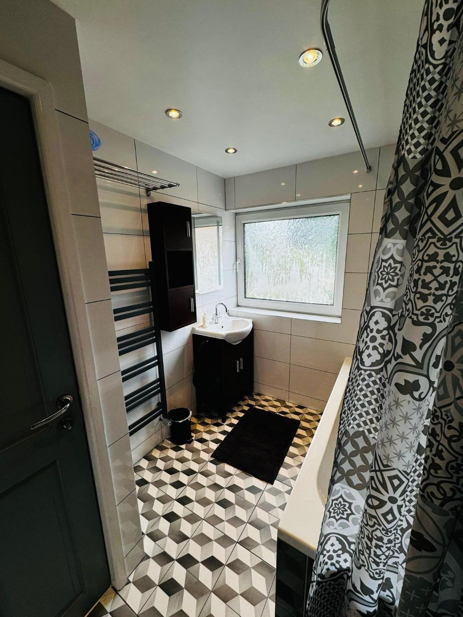 Strelley House 2- Spacious With Free Off-street Parking, Wifi 500mb & Netflix, Close To M1 Jct26 Family & Contractor Friendly Ноттингем
