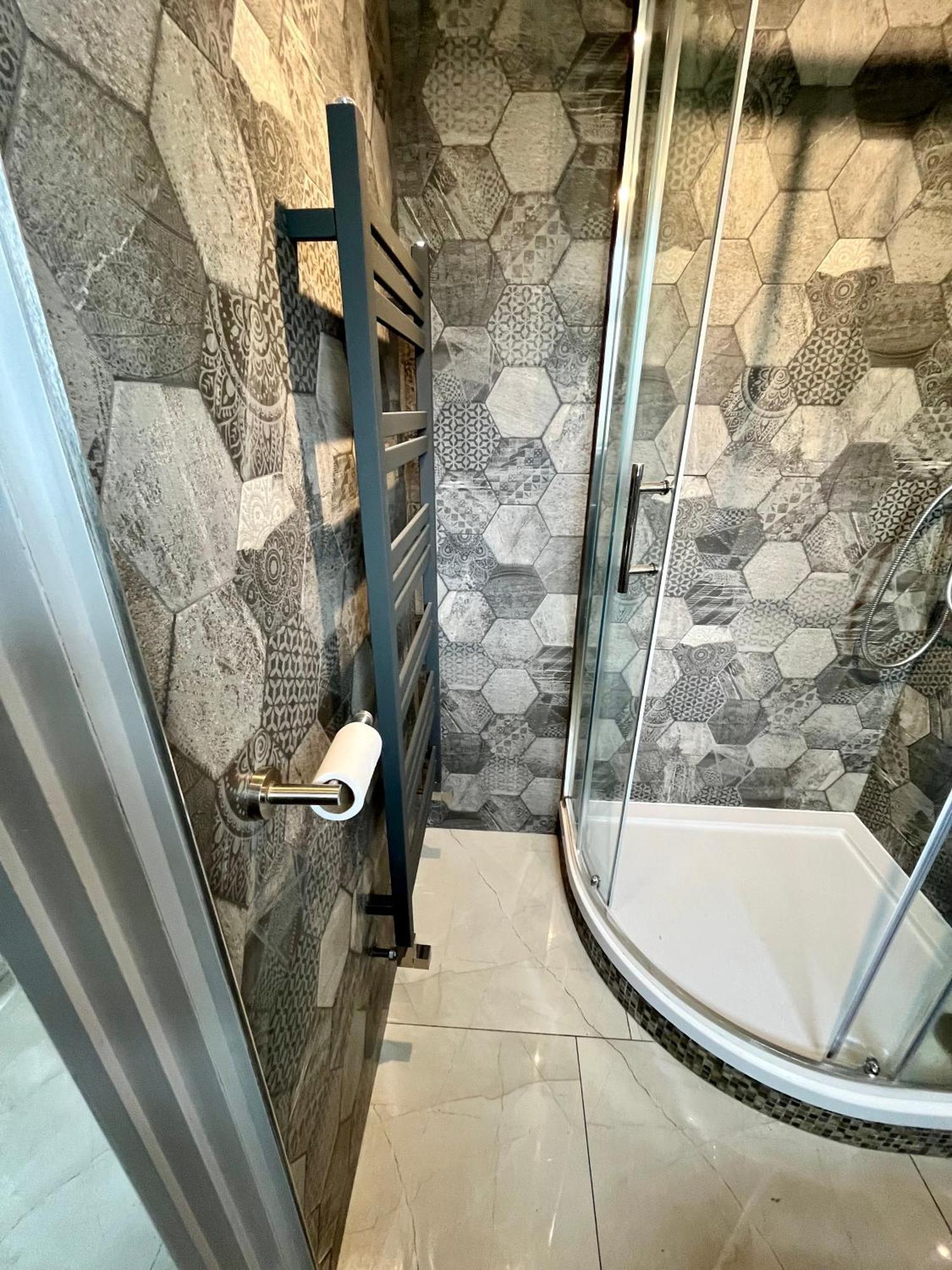Strelley House 2- Spacious With Free Off-street Parking, Wifi 500mb & Netflix, Close To M1 Jct26 Family & Contractor Friendly * Ноттингем