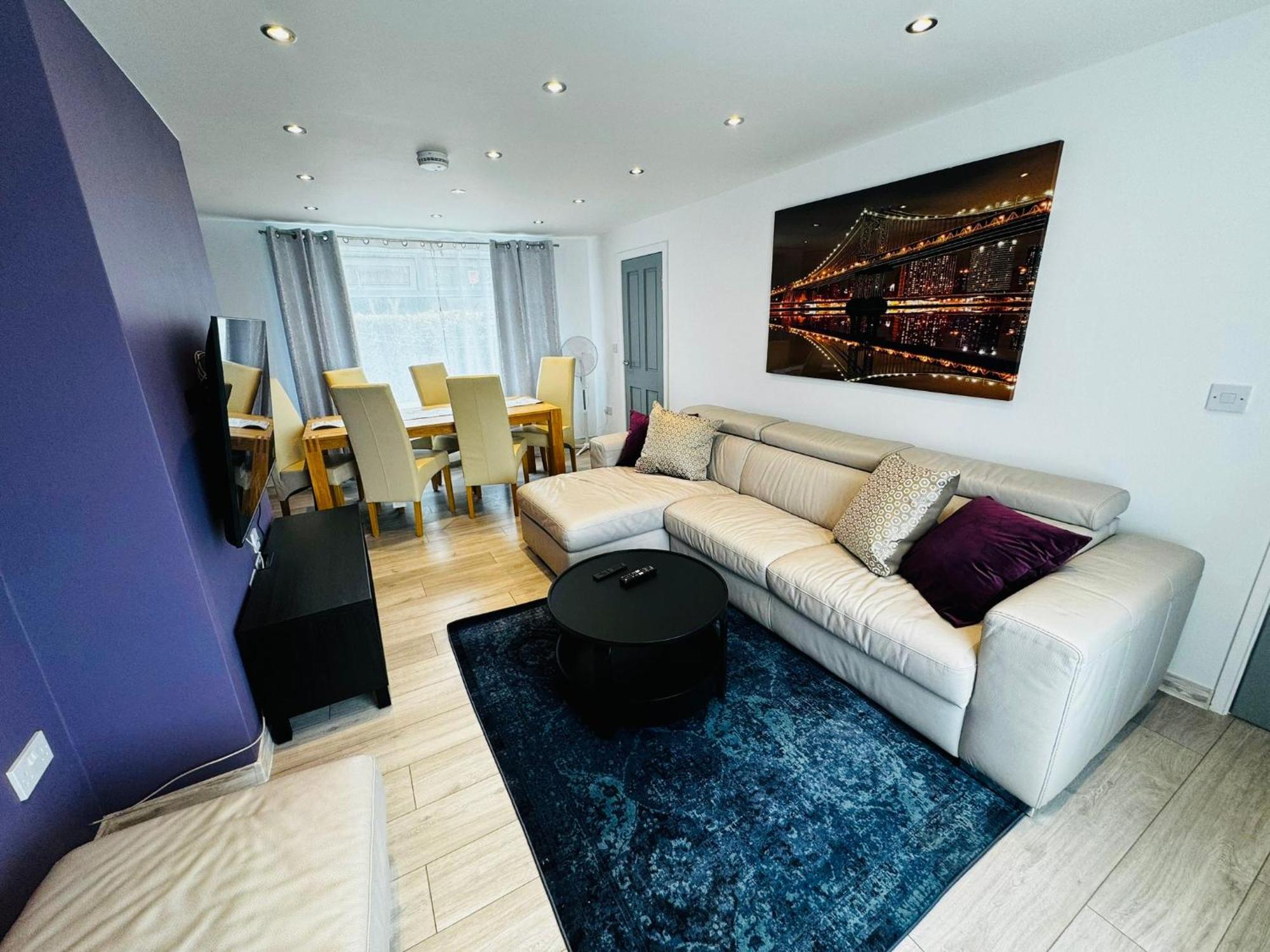 Strelley House 2- Spacious With Free Off-street Parking, Wifi 500mb & Netflix, Close To M1 Jct26 Family & Contractor Friendly Ноттингем