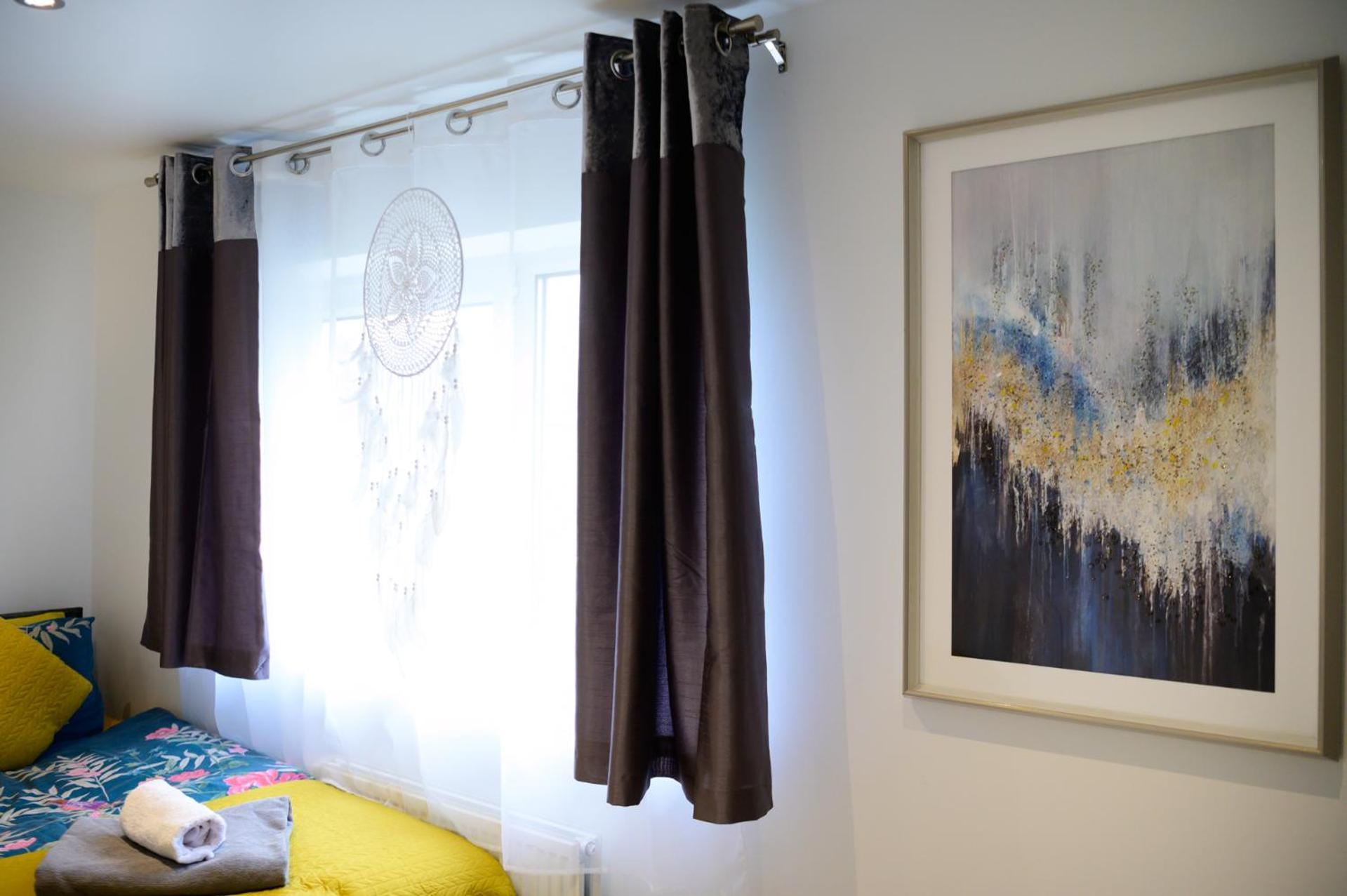 Vakantiehuis 3br,1 Bathroom,1 Shower,cctv,perfect For Business Trip & Families Or Working Proffesionals-just 5 Min From M1,500mb Wi-fi,netflix,fully Equiped Kitchen,asda Supermarket 5 Min Walk,free Secure Parking&relaxing Garden *