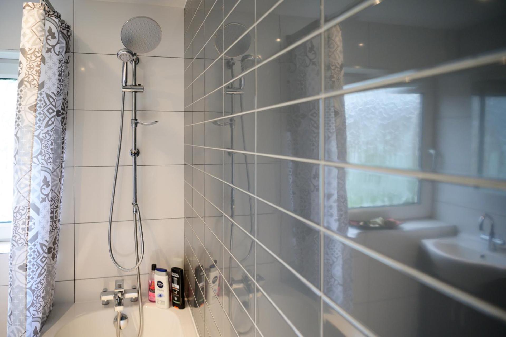 Дом отдыха Strelley House 2- Spacious With Free Off-street Parking, Wifi 500mb & Netflix, Close To M1 Jct26 Family & Contractor Friendly Ноттингем