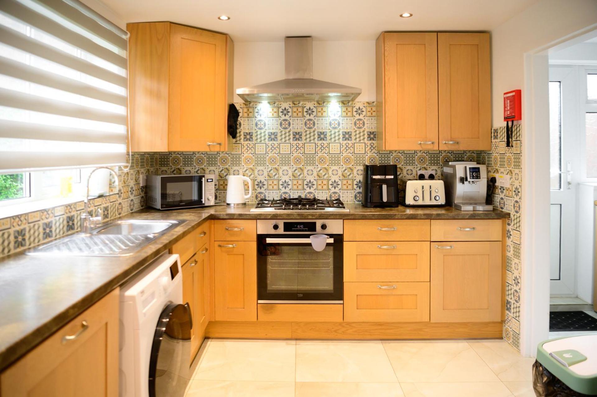 Strelley House 2- Spacious With Free Off-street Parking, Wifi 500mb & Netflix, Close To M1 Jct26 Family & Contractor Friendly Ноттингем