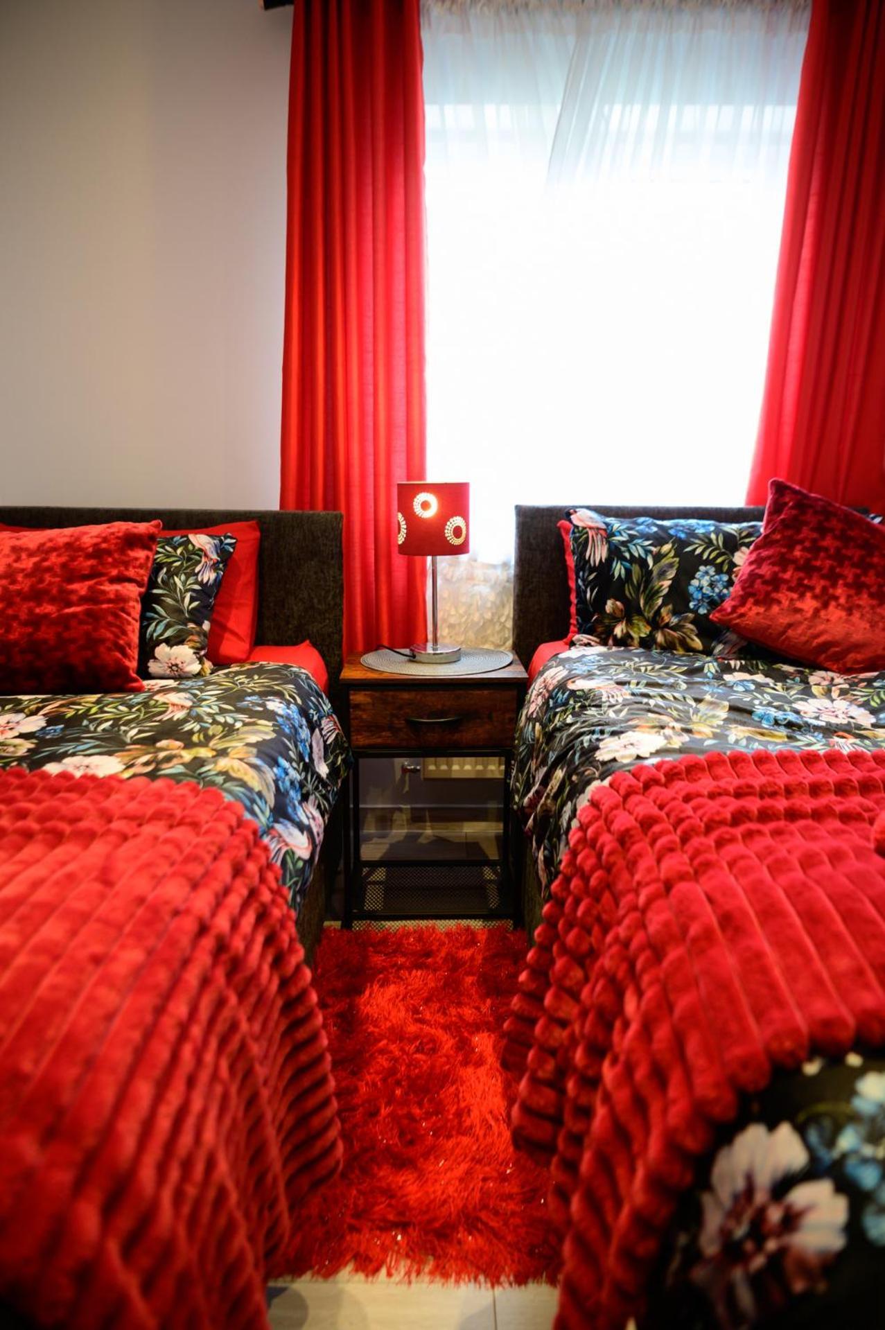 Дом отдыха Strelley House 2- Spacious With Free Off-street Parking, Wifi 500mb & Netflix, Close To M1 Jct26 Family & Contractor Friendly *