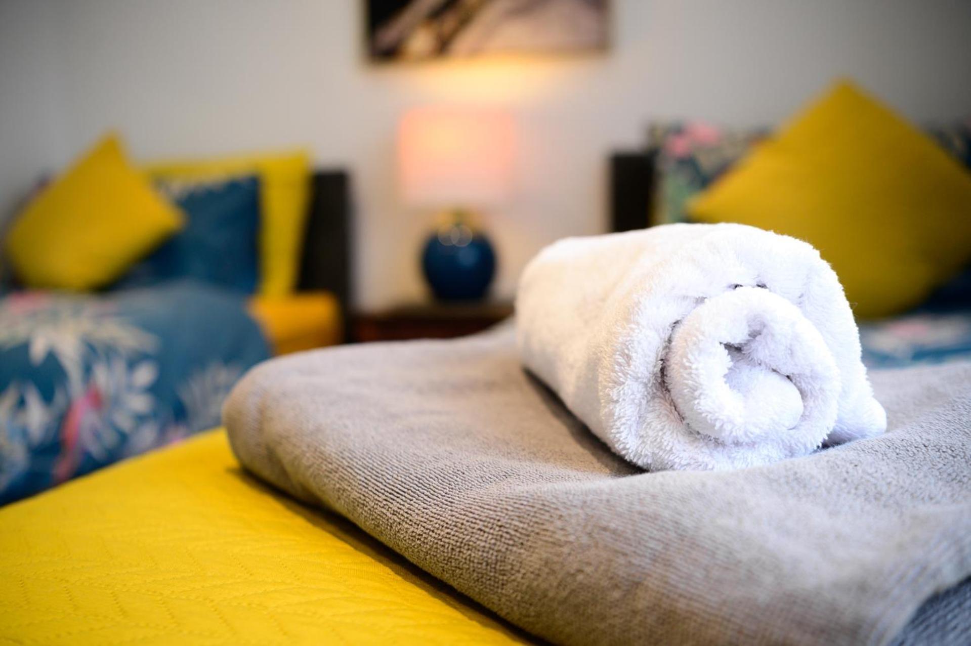 3br,1 Bathroom,1 Shower,cctv,perfect For Business Trip & Families Or Working Proffesionals-just 5 Min From M1,500mb Wi-fi,netflix,fully Equiped Kitchen,asda Supermarket 5 Min Walk,free Secure Parking&relaxing Garden *
