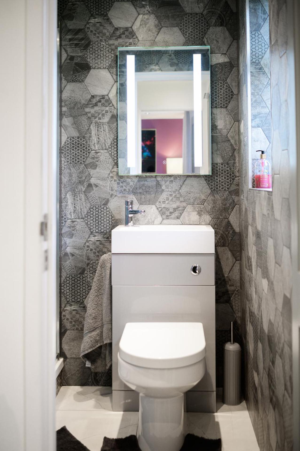 Strelley House 2- Spacious With Free Off-street Parking, Wifi 500mb & Netflix, Close To M1 Jct26 Family & Contractor Friendly Дом отдыха *