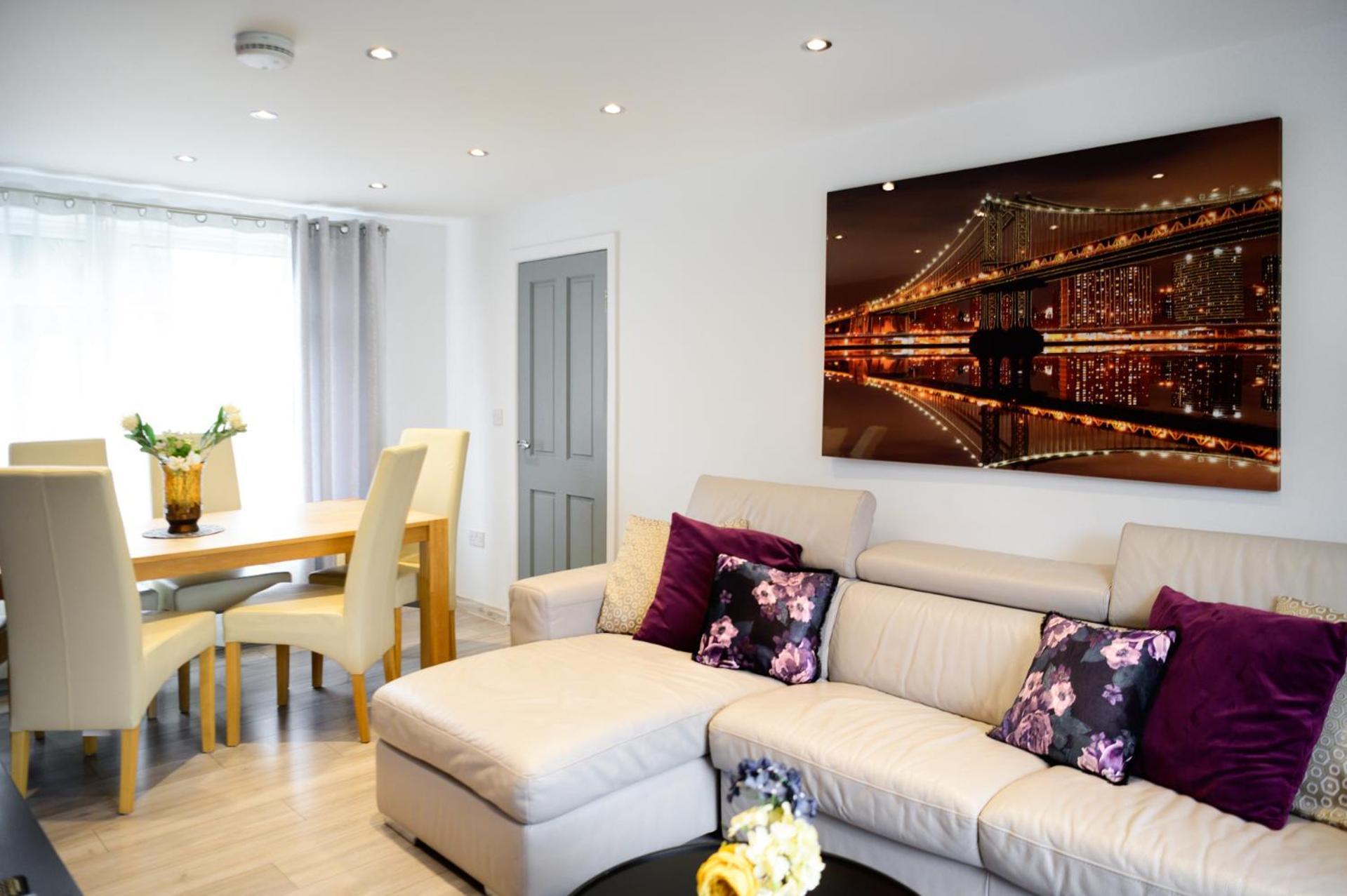 Strelley House 2- Spacious With Free Off-street Parking, Wifi 500mb & Netflix, Close To M1 Jct26 Family & Contractor Friendly Дом отдыха