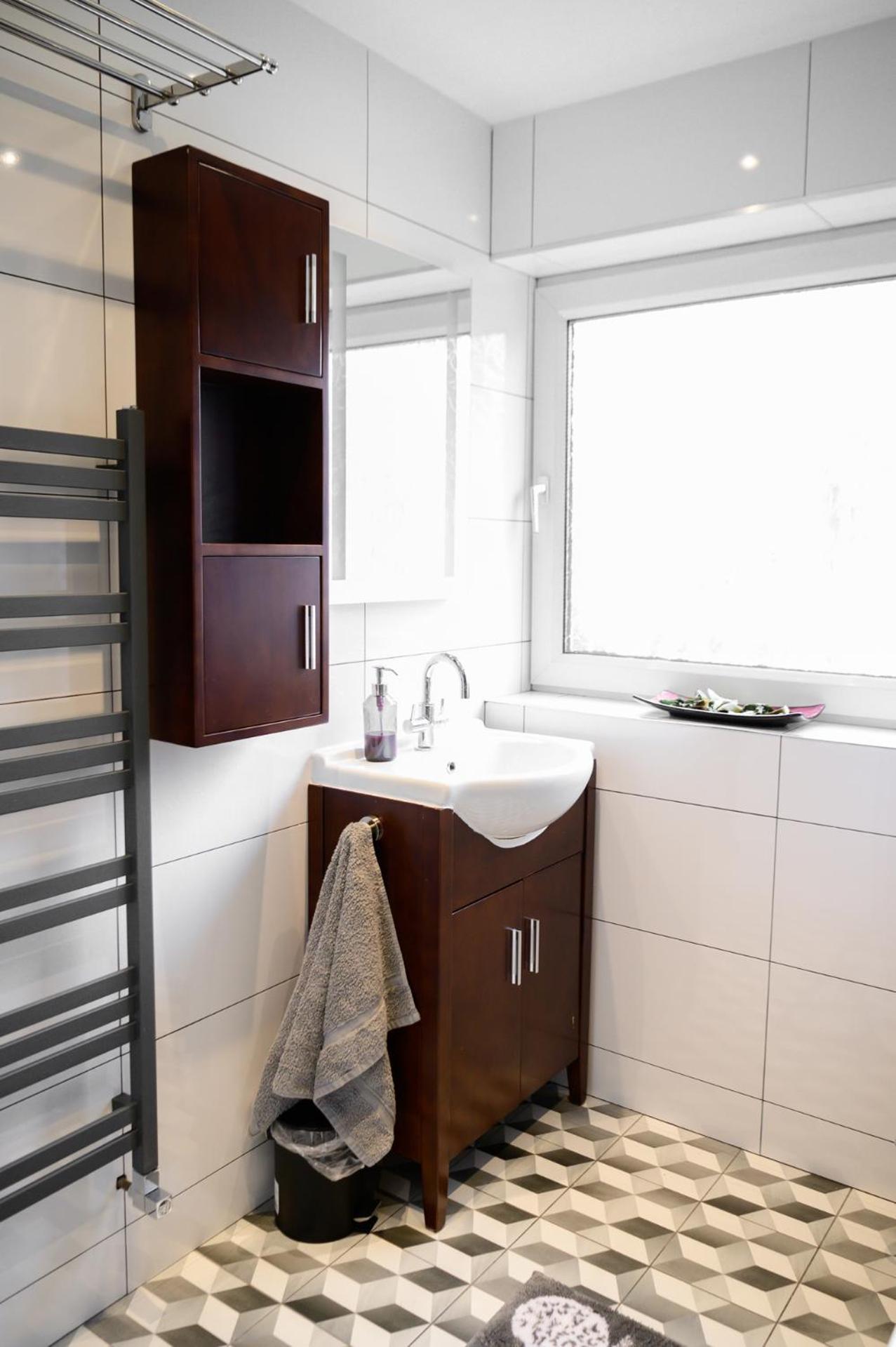 3br,1 Bathroom,1 Shower,cctv,perfect For Business Trip & Families Or Working Proffesionals-just 5 Min From M1,500mb Wi-fi,netflix,fully Equiped Kitchen,asda Supermarket 5 Min Walk,free Secure Parking&relaxing Garden Vakantiehuis